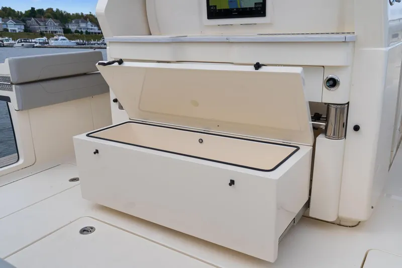 Slide: The Image of Scout 425 LXF 2023 - 83