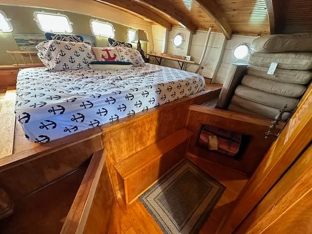 Slide: The Image of Diesel Duck 38 Trawler 2004 - 32