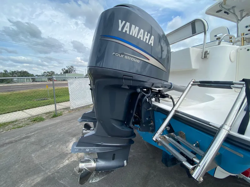 Slide: The Image of 2008 Century 2901 Center Console with Yamaha four-stroke outboard motor. - 27