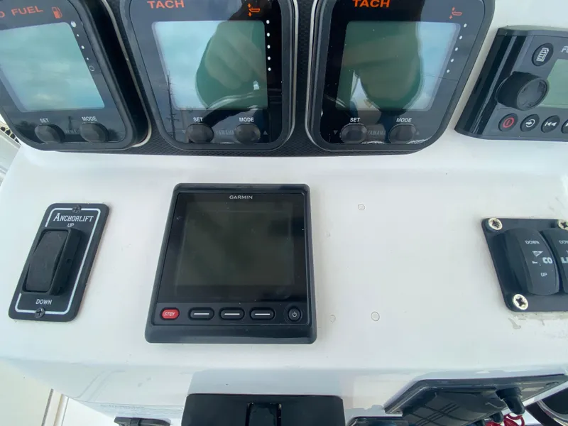 Slide: The Image of Century 2901 Center Console 2008 dashboard with Garmin display and controls. - 41