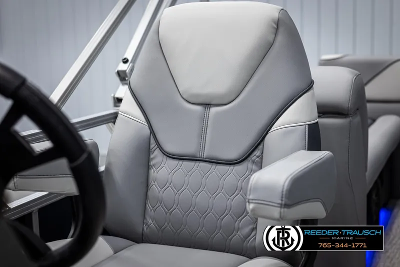 Slide: The Image of Luxurious Avalon VEN QL 2025 boat seat with elegant stitching and armrest. - 33