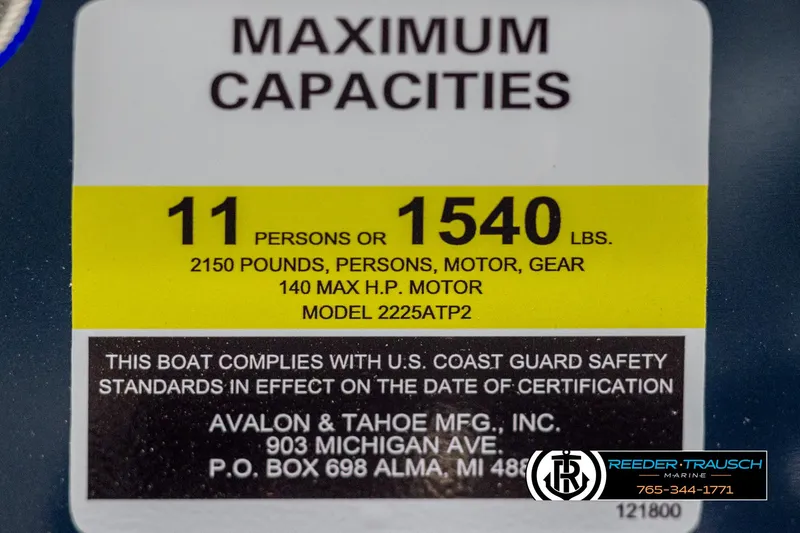 Slide: The Image of Maximum capacity label for Avalon VEN QL 2025 boat, 11 persons or 1540 lbs. - 46