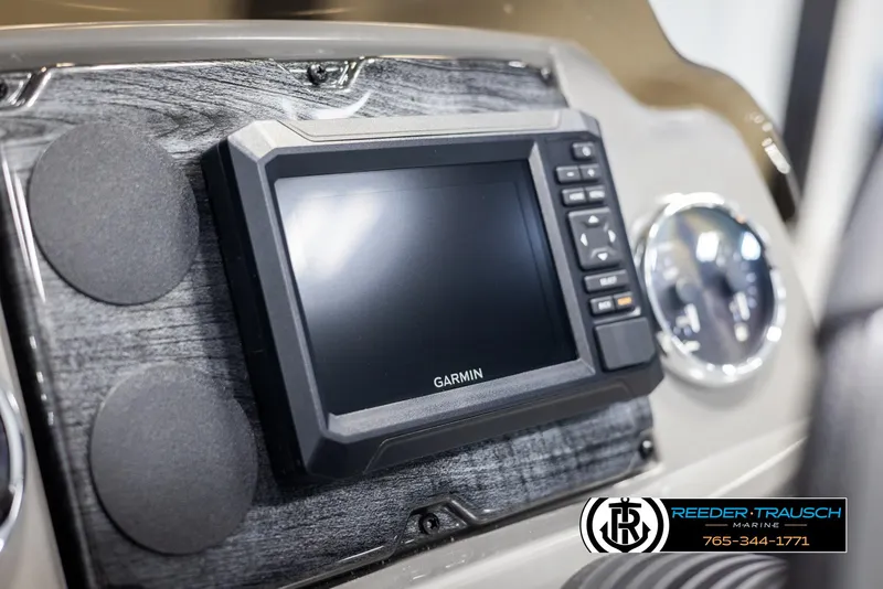 Slide: The Image of Garmin display on 2025 Avalon VLS QL dashboard with Reeder-Trausch branding. - 29