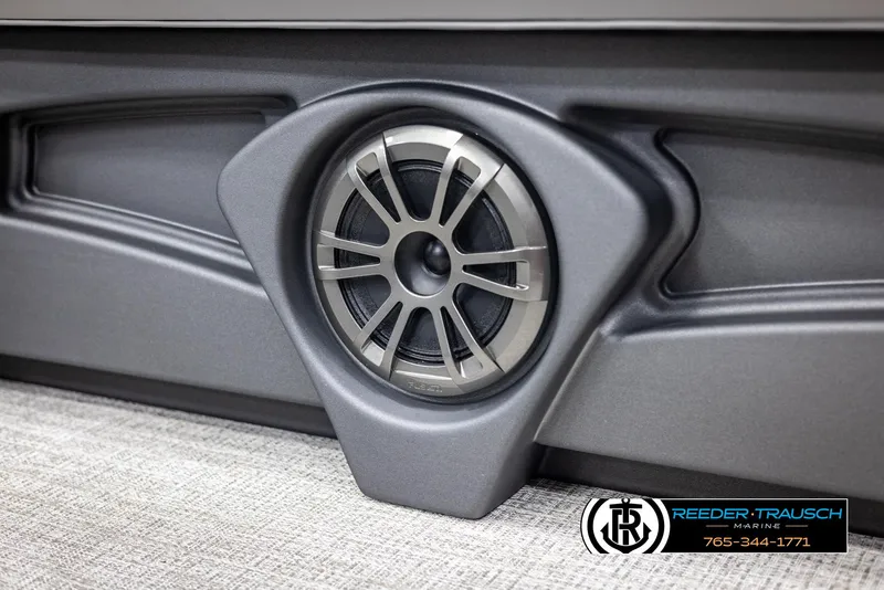 Slide: The Image of 2025 Avalon VLS QL speaker detail with Reeder-Trausch Marine logo. - 35