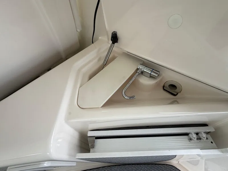 Slide: The Image of Tiara 4300 Sovran 2007 - 22