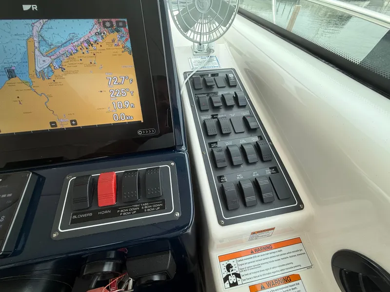 Slide: The Image of Tiara 4300 Sovran 2007 - 32