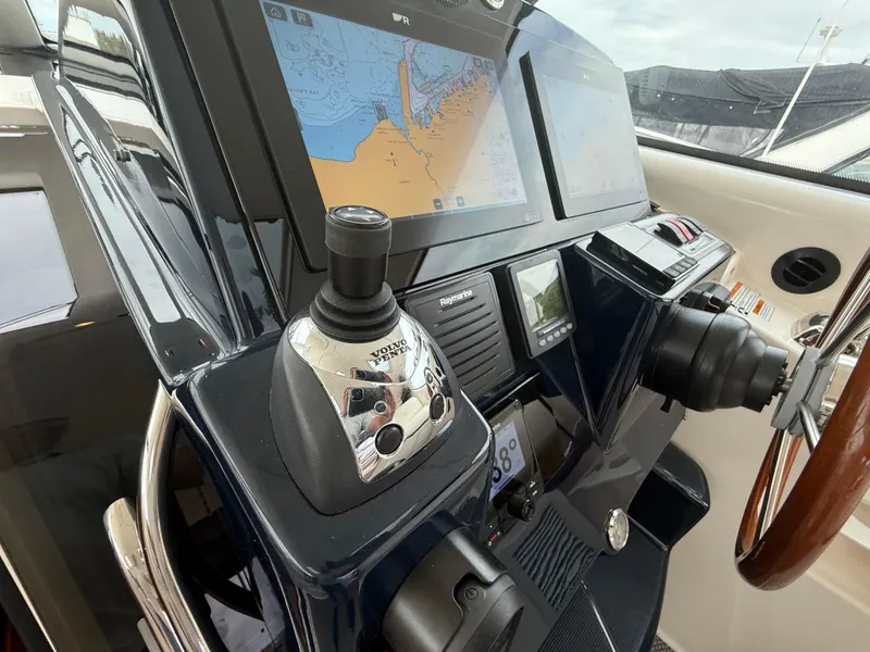 Slide: The Image of Tiara 4300 Sovran 2007 - 34