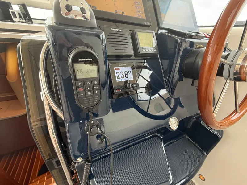 Slide: The Image of Tiara 4300 Sovran 2007 - 35