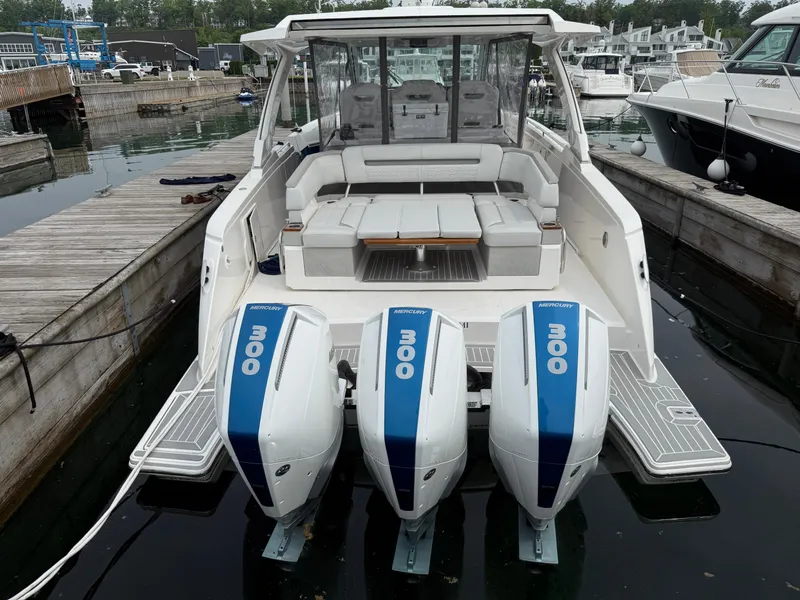 Slide: The Image of Aft,transformational manual rotating U-lounge s/sunpad conversion - 21