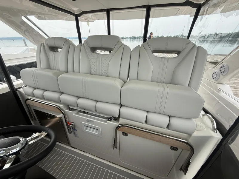 Slide: The Image of Helm seat, bolsters up - 24