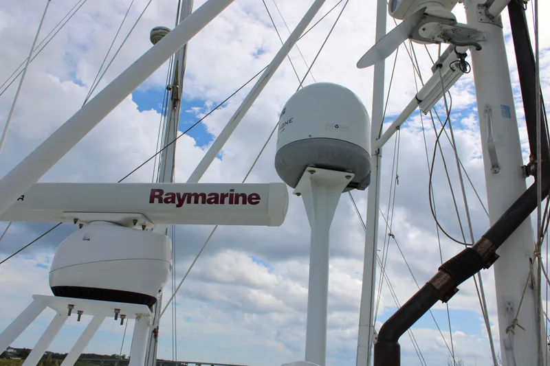 Slide: The Image of Nordhavn 40 (2001) with Raymarine radar equipment against a cloudy sky. - 23