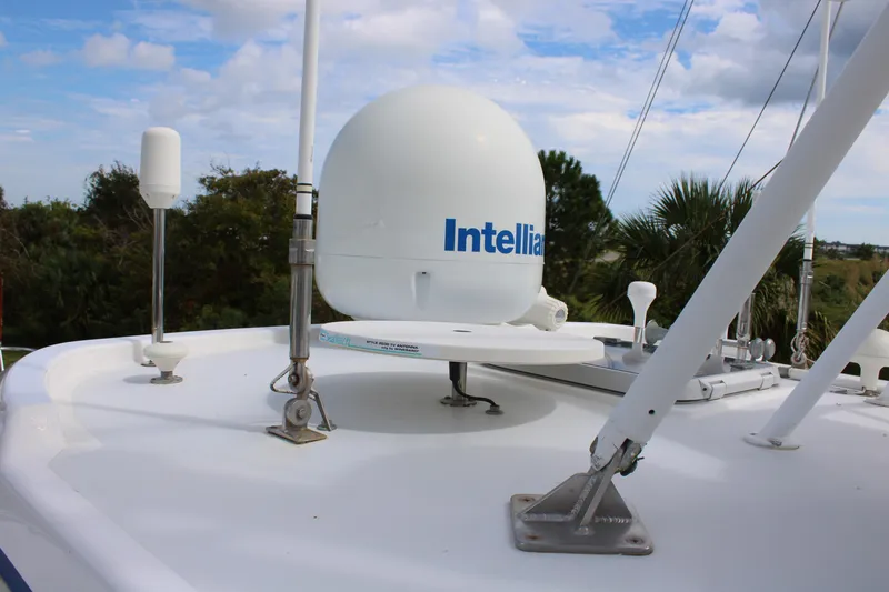 Slide: The Image of Satellite equipment on 2001 Nordhavn 40 yacht under blue sky. - 24