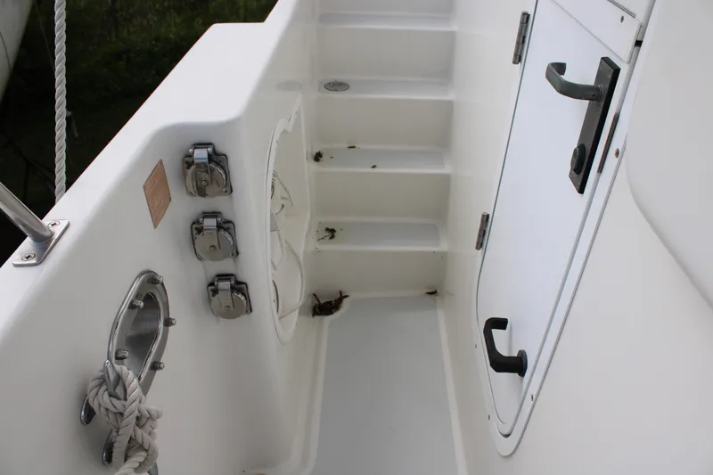 Slide: The Image of Nordhavn 40 boat deck, 2001 model, featuring steps and storage compartment. - 33