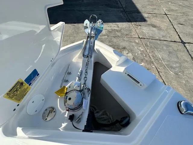 Slide: The Image of Pursuit S 248 Sport 2025 - 26