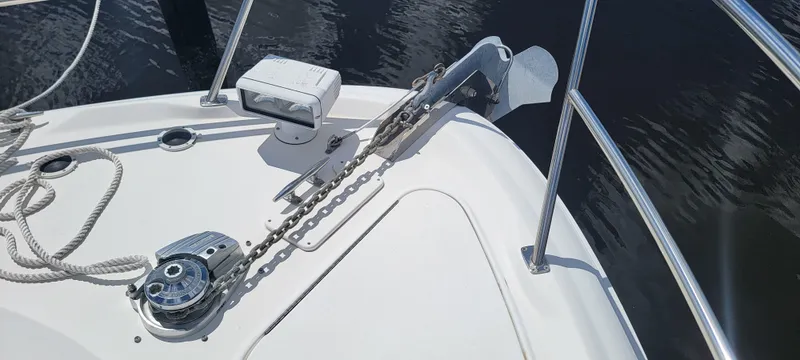 Slide: The Image of Anchor system on 2000 Sea Ray 380 Sundancer boat deck. - 40