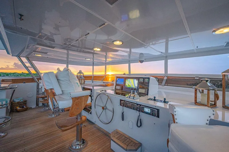 Slide: The Image of Christensen 141 Raised Pilothouse 2000 - 61