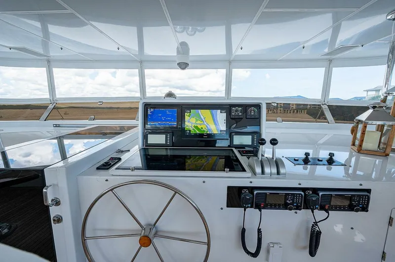 Slide: The Image of Christensen 141 Raised Pilothouse 2000 - 62