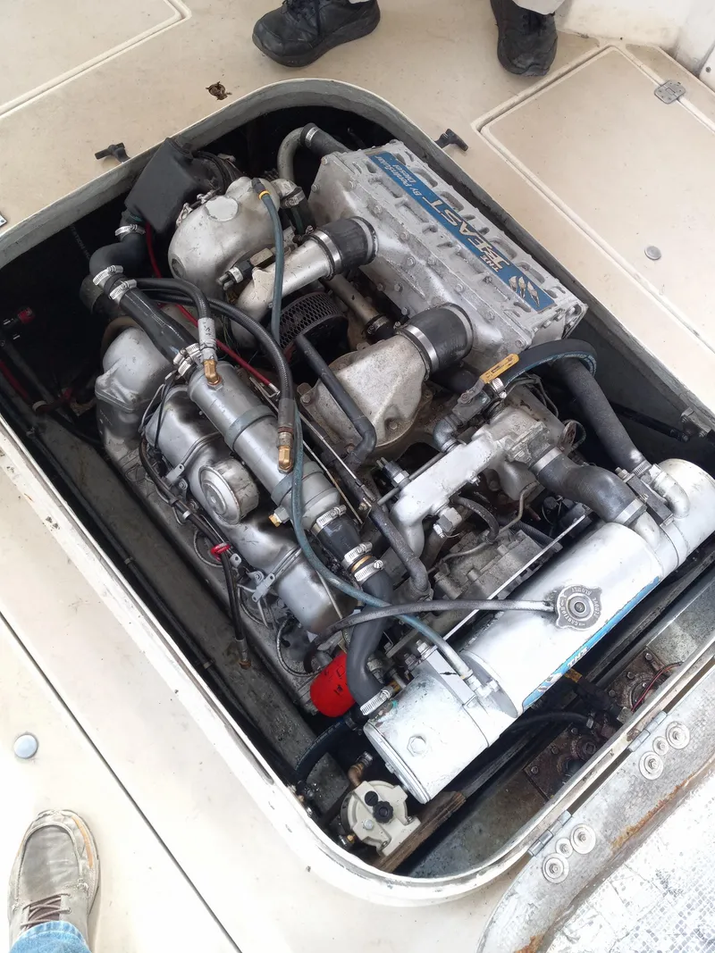 Slide: The Image of Engine of 1995 Albin 28 Tournament Express boat, detailed view. - 8