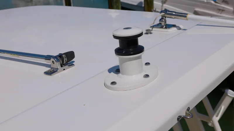 Slide: The Image of Boston Whaler 240 Vantage 2023 - 15