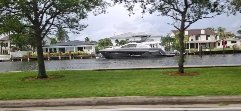 Slide: The Image of Schaefer 660 2023 - 10