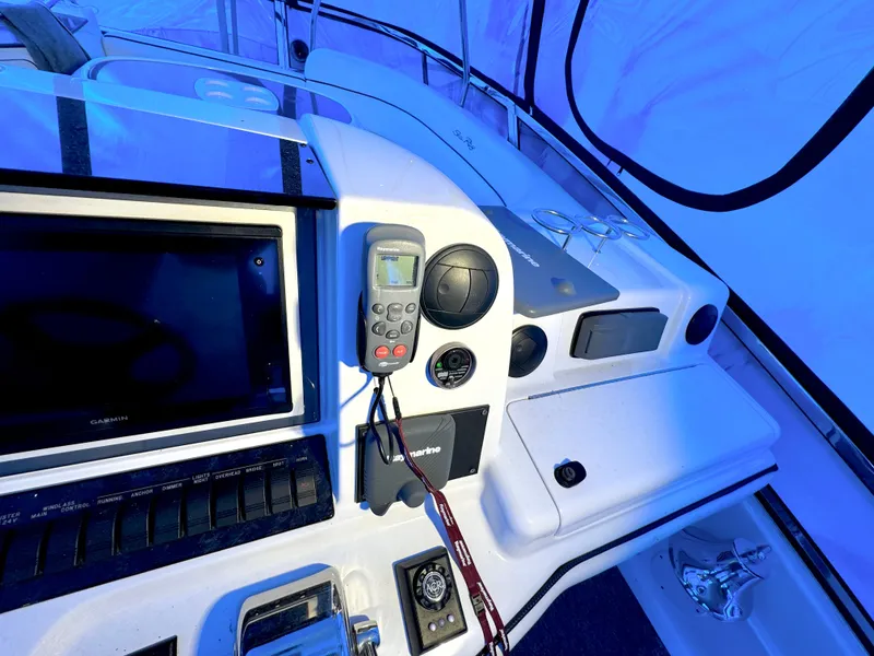 Slide: The Image of Control panel of 2005 Sea Ray 500 Sedan Bridge Fresh Water boat, featuring navigation equipment. - 20