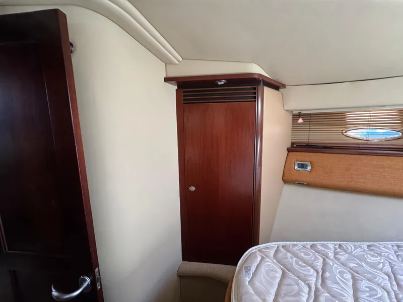 Slide: The Image of Sea Ray 500 Sedan Bridge 2005 - 54