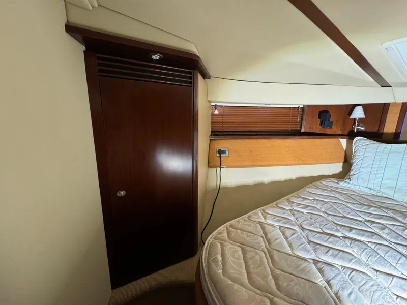 Slide: The Image of Sea Ray 500 Sedan Bridge 2005 - 55