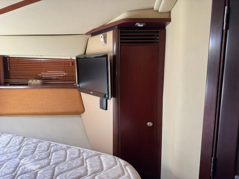 Slide: The Image of Sea Ray 500 Sedan Bridge 2005 - 57