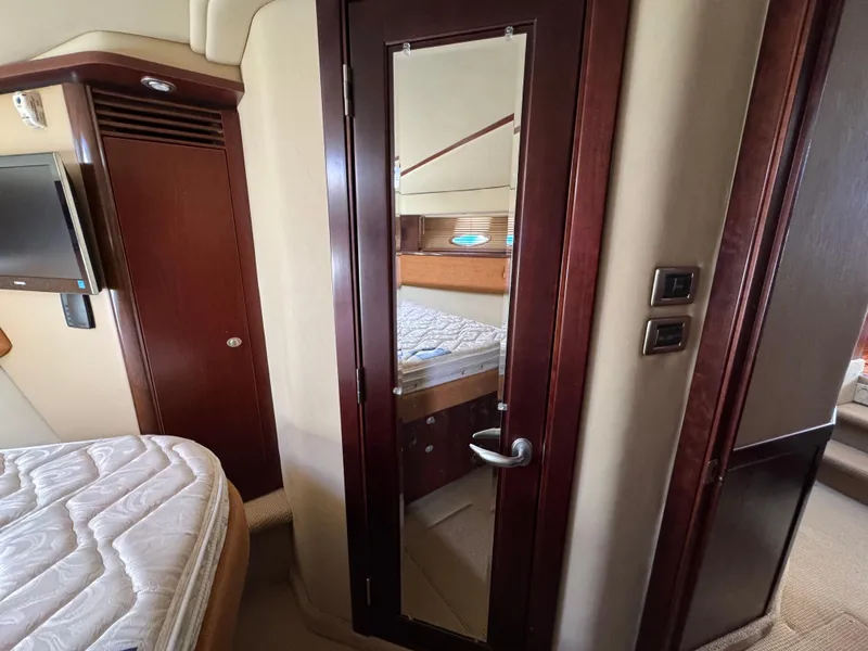 Slide: The Image of Sea Ray 500 Sedan Bridge 2005 - 58