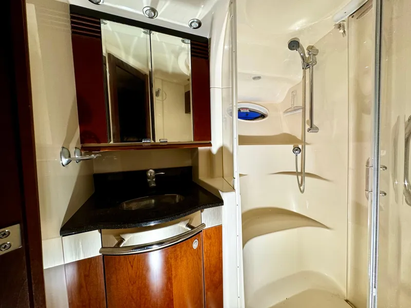 Slide: The Image of Sea Ray 500 Sedan Bridge 2005 - 61