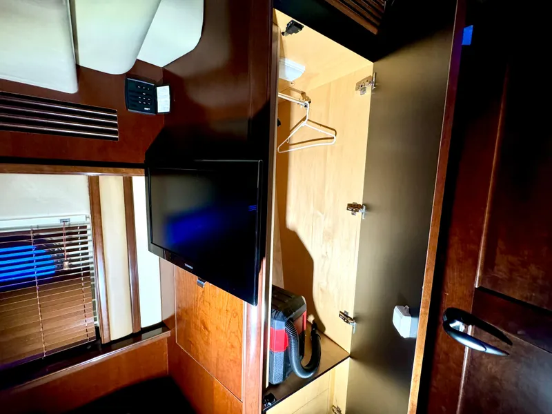 Slide: The Image of Sea Ray 500 Sedan Bridge 2005 - 66