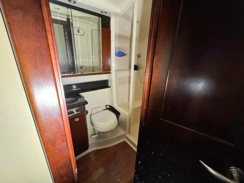 Slide: The Image of Sea Ray 500 Sedan Bridge 2005 - 69