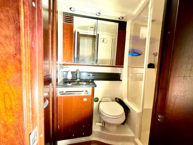 Slide: The Image of Sea Ray 500 Sedan Bridge 2005 - 71