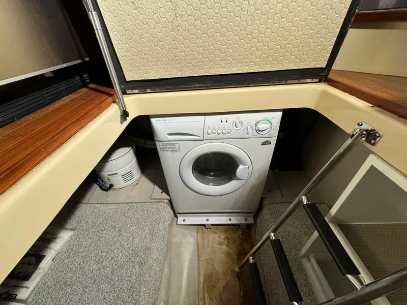 Slide: The Image of Sea Ray 500 Sedan Bridge 2005 - 76