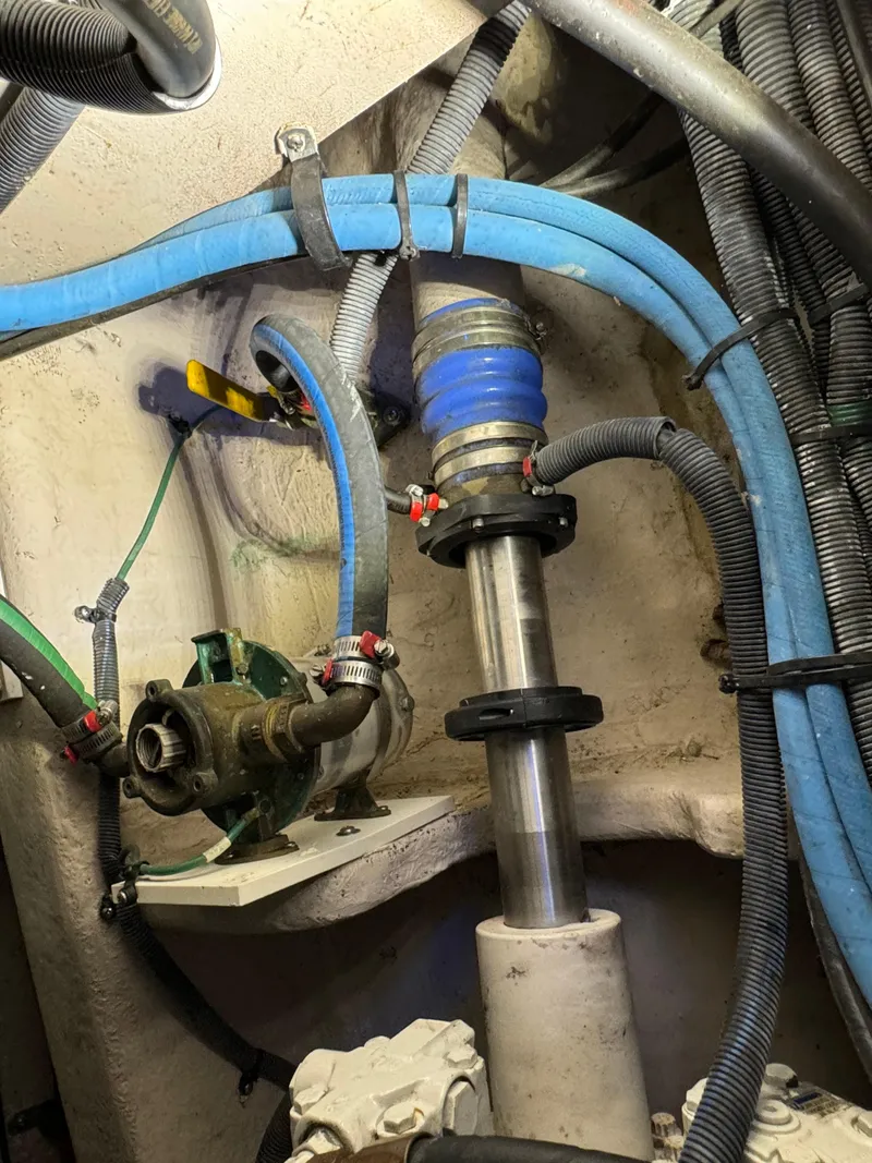 Slide: The Image of Sea Ray 500 Sedan Bridge 2005 - 78