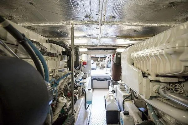 Slide: The Image of Sea Ray 500 Sedan Bridge 2005 - 83