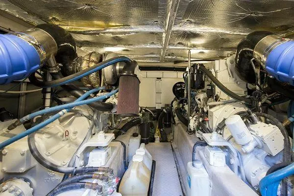 Slide: The Image of Sea Ray 500 Sedan Bridge 2005 - 88