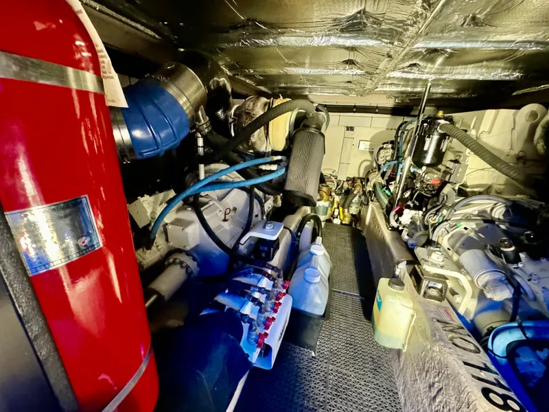 Slide: The Image of Sea Ray 500 Sedan Bridge 2005 - 90