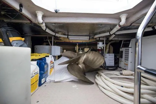 Slide: The Image of Sea Ray 500 Sedan Bridge 2005 - 93