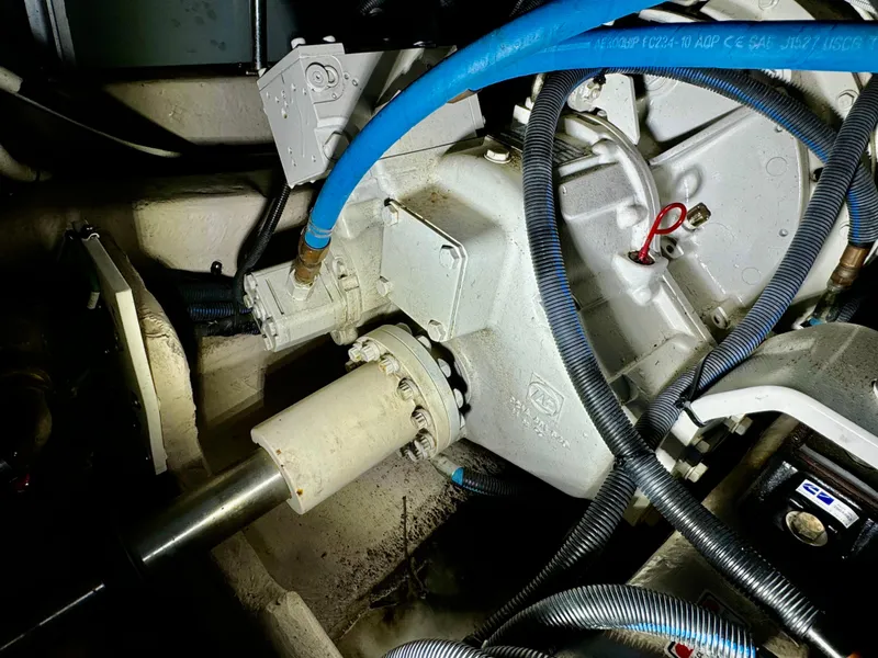 Slide: The Image of Sea Ray 500 Sedan Bridge 2005 - 95