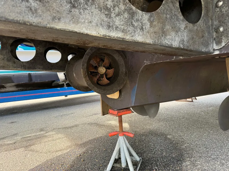 Slide: The Image of Sea Ray 500 Sedan Bridge 2005 - 99