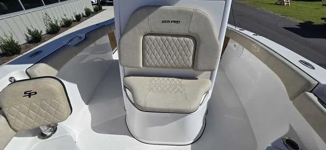Slide: The Image of Sea Pro 239 DLX Center Console 2021 - 32