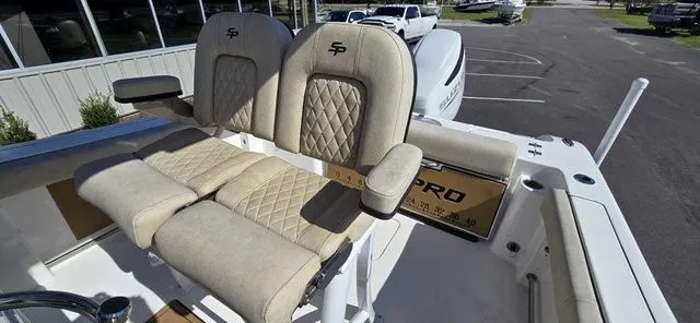 Slide: The Image of Sea Pro 239 DLX Center Console 2021 - 35