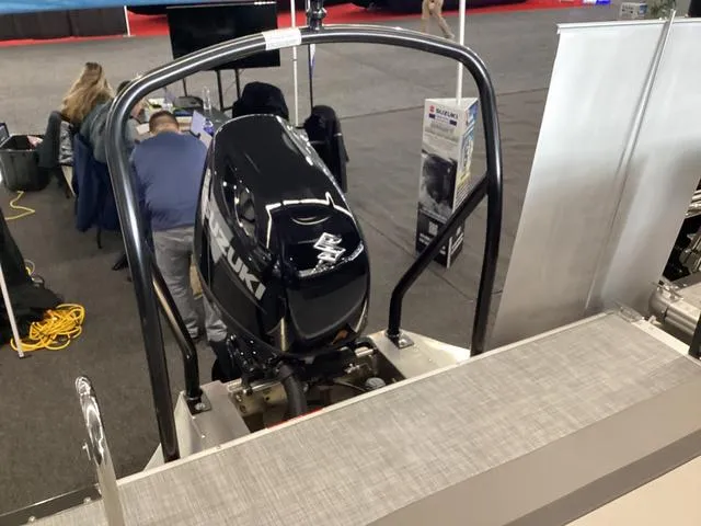 Slide: The Image of Premier 220 SUNSCAPE RL 2025 - 15