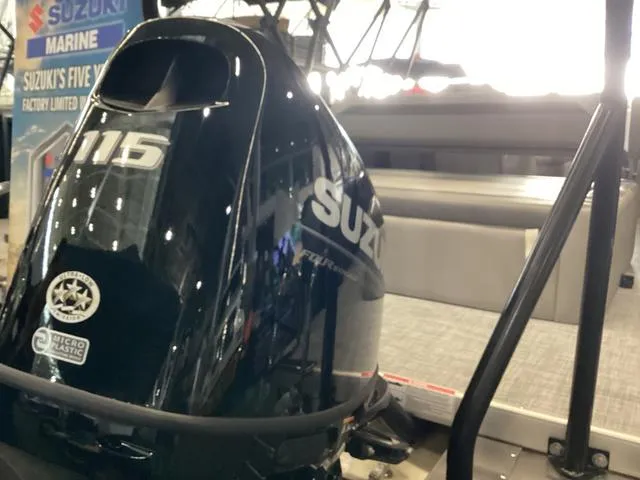 Slide: The Image of Premier 220 SUNSCAPE RL 2025 - 19