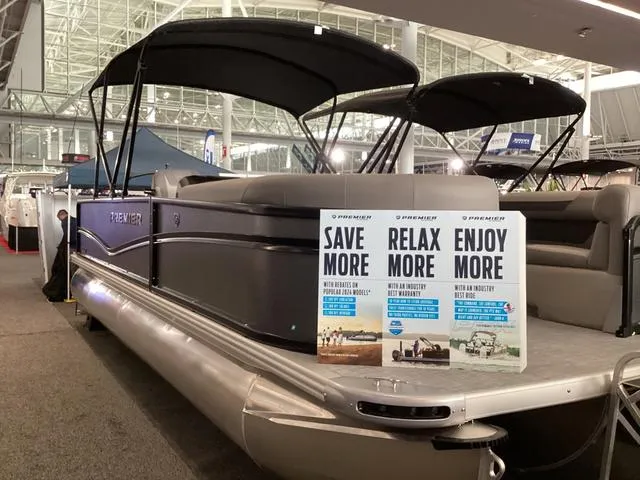 Slide: The Image of Premier 220 SUNSCAPE RL 2025 - 4