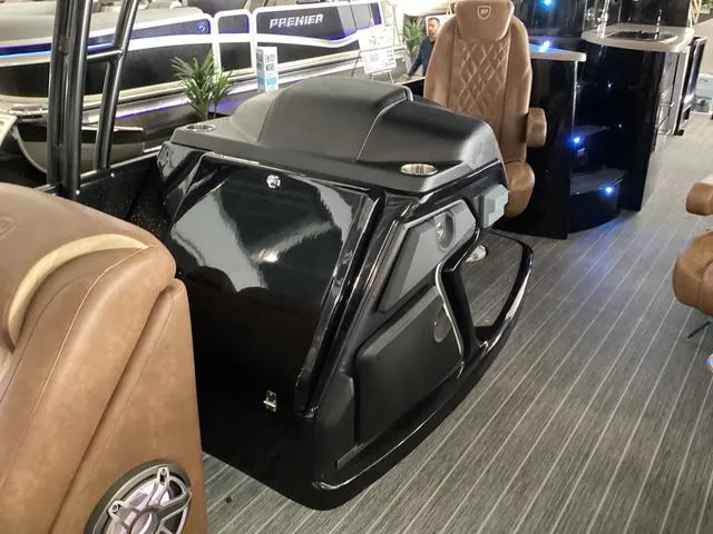 Slide: The Image of Premier 330 Escalante 2025 - 12