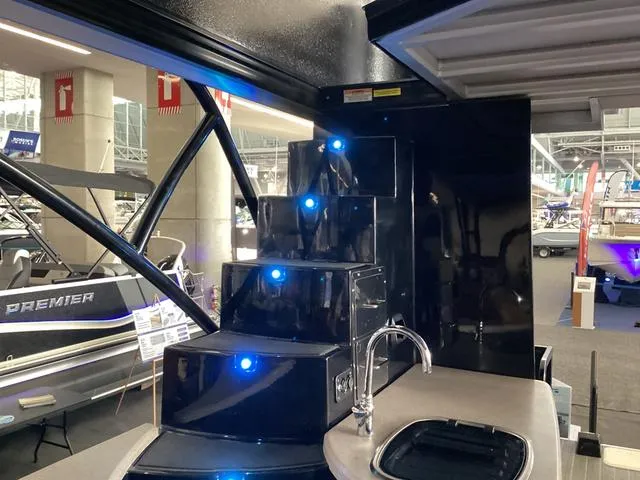 Slide: The Image of Premier 330 Escalante 2025 - 14