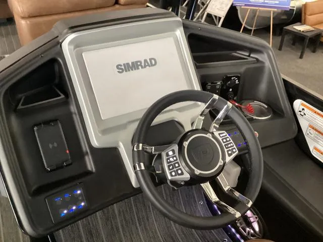 Slide: The Image of Premier 330 Escalante 2025 - 15