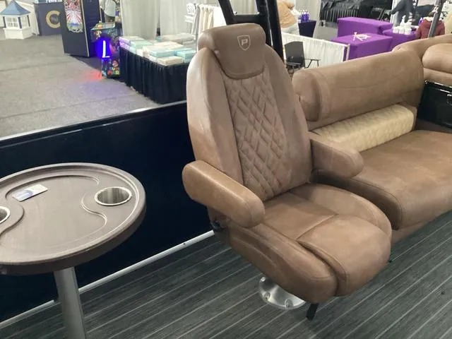 Slide: The Image of Premier 330 Escalante 2025 - 17